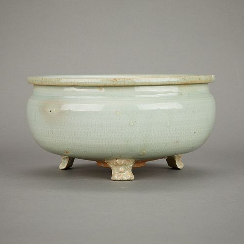 Chinese Longquan Celadon Tripod Ceramic Bowl