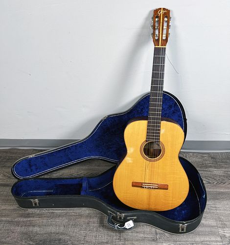 GOYA G17 ACOUSTIC GUITAR WITH CASE