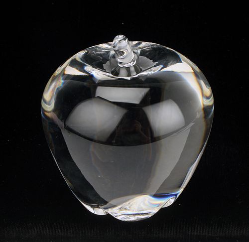STEUBEN SIGNED CRYSTAL APPLE PAPERWEIGHT
