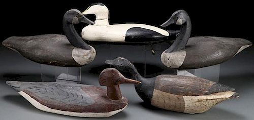 FIVE CARVED AND PAINTED WOOD DECOYS, 20TH CENTURY