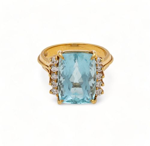 Cushion Cut Aquamarine, Diamond & 14kp Yellow Gold Ring, Size 7.25, 7g