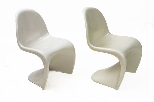 Verner Panton for Herman Miller (American) Moulded Plastic 'Stacking' Chairs, H 33" W 19" Depth 20" 1 Pair