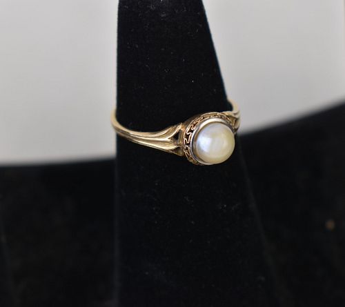 VINTAGE GOLD AND PEARL RING