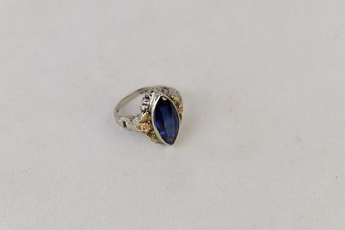 SILVER AND BLUE DIAMOND-CUT CENTER STONE RING