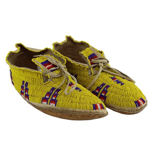 Sioux Beaded Leather Moccasins c. 1960s, 3.25" x 10.5" x 3.5" (DW90256C-1023-005)