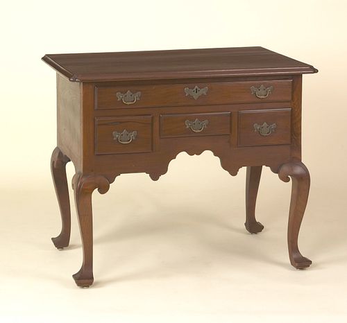 Delaware Valley Queen Anne walnut dressing table,a