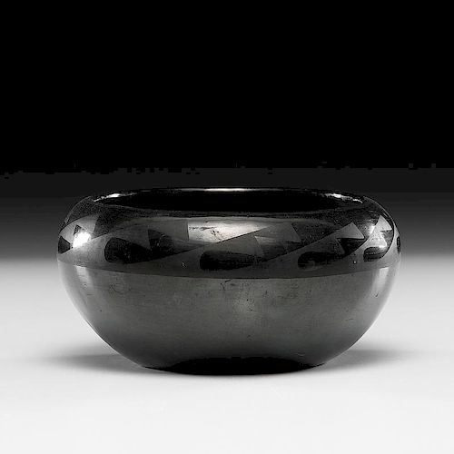 Anna Montoya (San Ildefonso, 1885-1955) Blackware Pottery Bowl