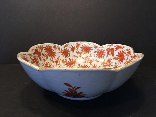 ANTIQUE Chinese Sacred Birds and Butterfly Large Bowl with Lobed Edge, Ca 1810. 9 1/2" diameter