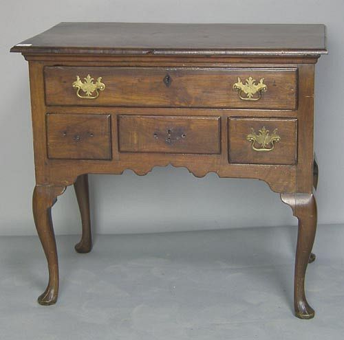 Delaware Queen Anne walnut dressing table, ca. 176