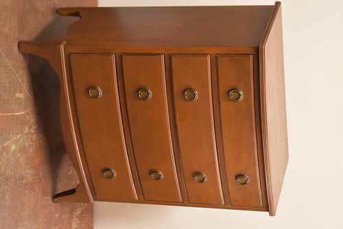 SMALL MAHOGANY CHEST OF DRAWERS