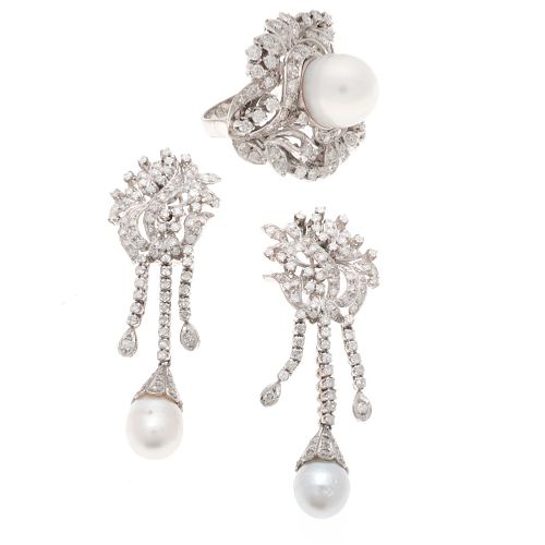 Anillo y par de aretes con perlas y diamantes en plata paladio. 230 diamantes corte 8 x 8 ~4.20 ct. 3 perlas cultivadas color bl...