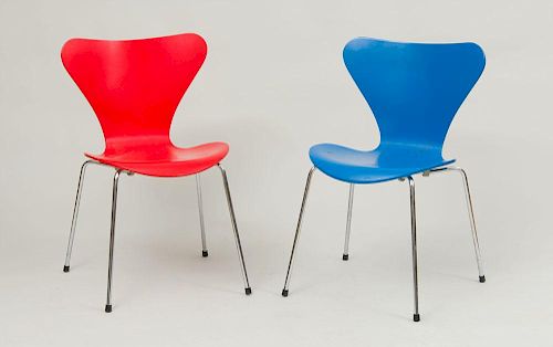 Arne Jacobsen / Fritz Hansen, Two Chairs, Series 7, Model 3107