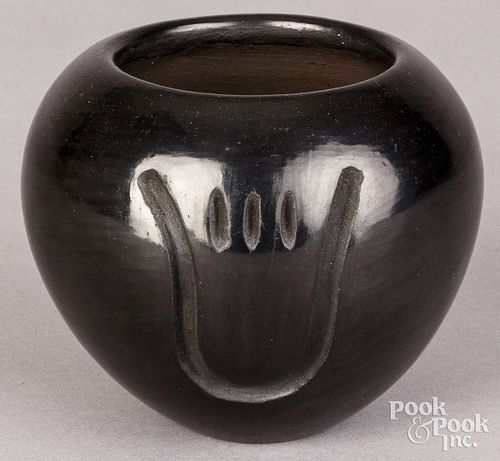 Sophie Cata blackware pot