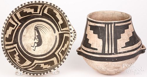 Two contemporary Anasazi Indian pots