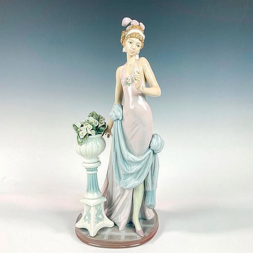 A Touch of Class 1005377 - Lladro Porcelain Figurine