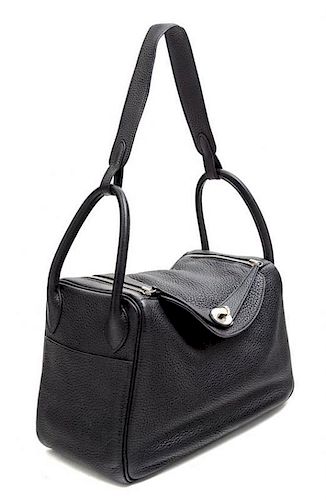 An Hermes Noir Togo 30 Lindy Handbag, 12" x 7.5" x 6.5"