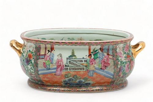 Chinese Rose Medallion Porcelain Footbath/Planter H 8" W 14" L 21"