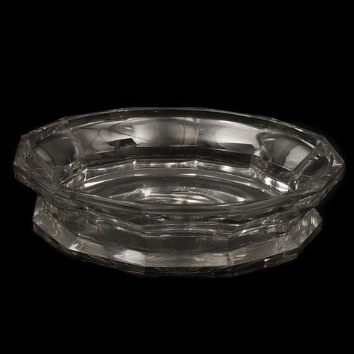 CENTRO DE MESA FRANCIA SIGLO XX Elaborado en cristal transparente Sellado Baccarat  Diseño circular facetado 30 cm diame...