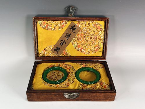 EXQUISITE CHINESE JADE BANGLES IN DECORATIVE DRAGON BOX