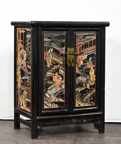 LACQUERED CHINOISERIE CABINET