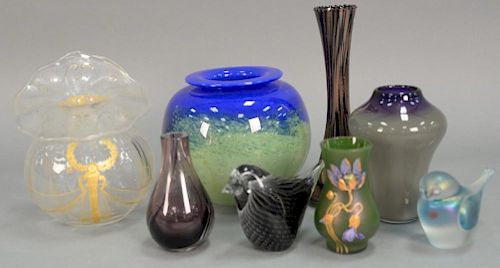 Eight piece lot to include large blue to green art glass bowl vase, Zellique Studio bird, Ronneby art glass bird, Caithness a