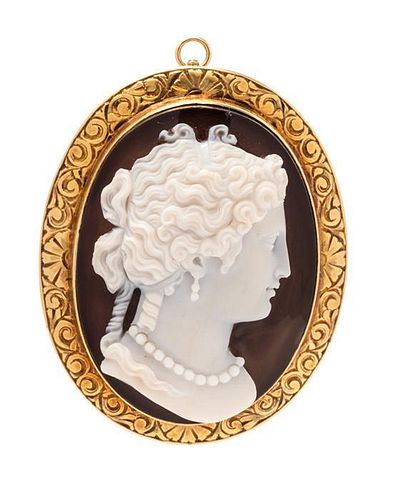 A Victorian Yellow Gold and Agate Cameo Pendant/Brooch, 26.90 dwts.