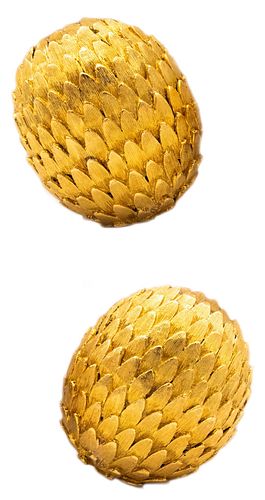 Italian Mid Century Oval Earrings With Textured Feathers In 18K Gold