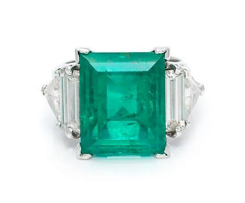 A Platinum, Emerald and Diamond Ring, 7.40 dwts.
