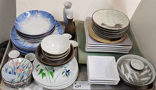 Tray Japanese Dishes/Sake Cups, Rice Bowls Etc