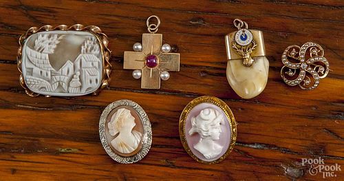 Six pins and pendants, to include gold and gold-filled, a lodge pendant, cameos, a pearl and diamond