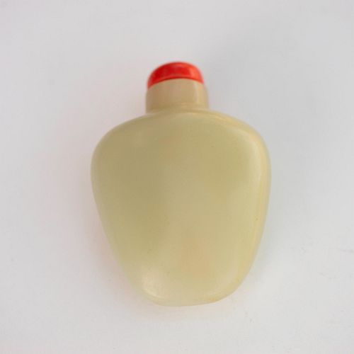 19th Century Chinese Hetian White Jade Snuff Bottle