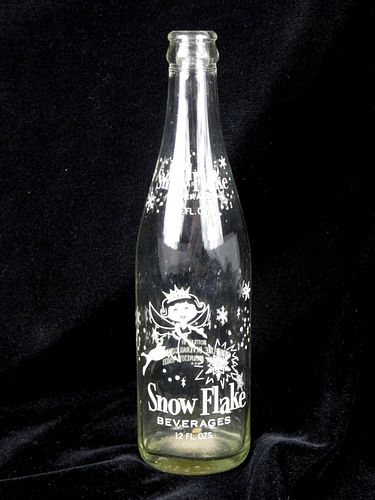 1967 Snow Flake Beverages Hastings Minnesota 12oz ACL Bottle 