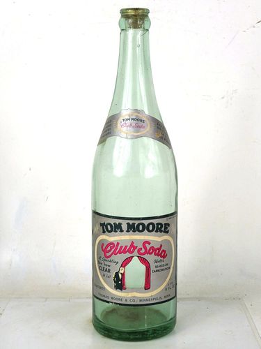 1951 Tom Moore Club Soda Minneapolis Minnesota 24oz Bottle 