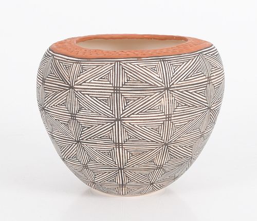 Juana Louis Vallo Leno (1917 - 2000) Pottery Jar 