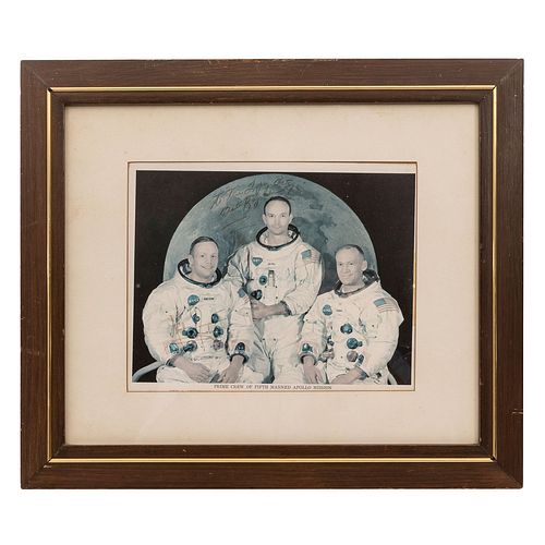 Prime Crew of Fifth Manned Apollo Mission. Impresión, 18 x 24 cm. Firmada por Neil Armstrong, Michael Collins y Buzz Aldrin.