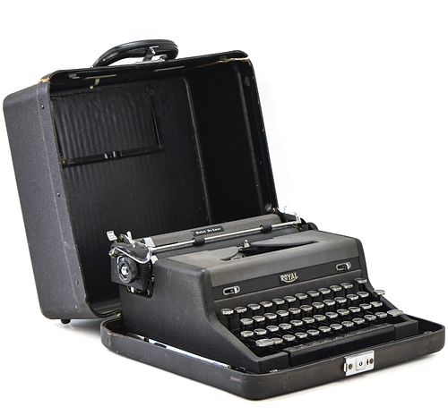 ROYAL QUIET DELUXE TYPEWRITER WITH CARRYING CASE