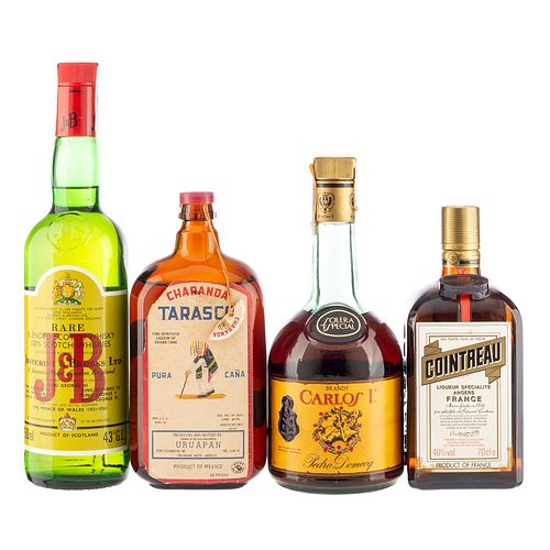 Lote de Licor, Whisky y Brandy. Cointreau. Carlos I. J & B. Charanda Tarasco. En presentaciones de 700 ml. y 750 ml. Total de piezas: 4