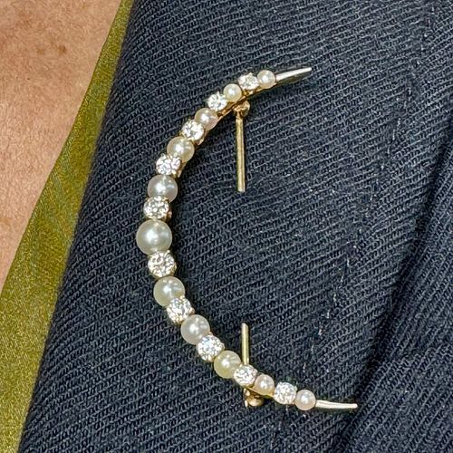Crescent Moon Brooch in 18k Gold with Natural Pearl and Diamonds