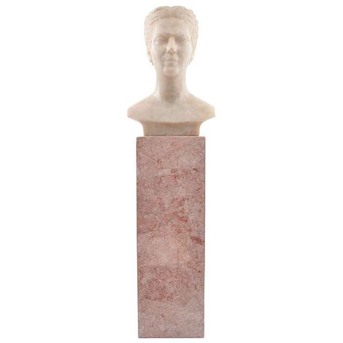 LUIS ORTIZ MONASTERIO, Retrato de dama, Firmada y fechada 74, Escultura en ónix en base de mármol, 147 x 42 x 36 medidas totales