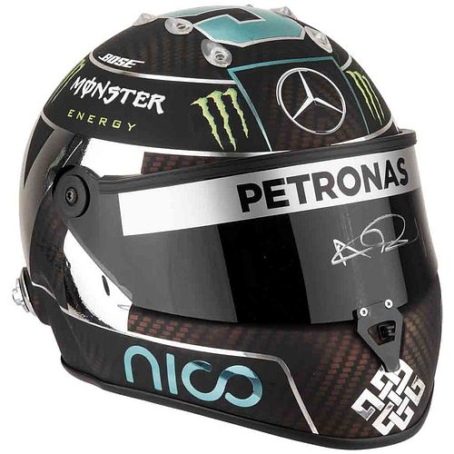 NICO ROSBERG  DISPLAY HELMET  AMG PETRONAS FORMULA ONE TEAM, 2016  Con la firma de Nico Rosberg en la visera.