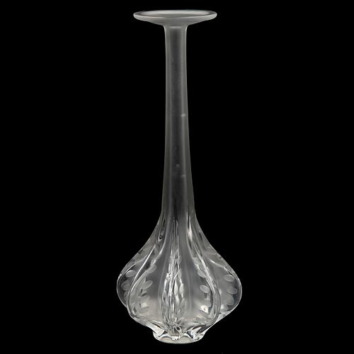 VIOLETERO FRANCIA SIGLO XX Elaborado en cristal transparente Sellado Lalique Acabado opaco Decoración orgánica esmerilad...