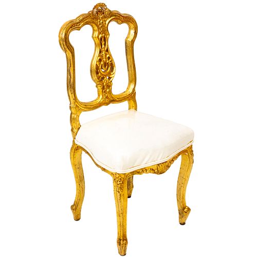 SILLA. SIGLO XX. ESTILO RENACIMIENTO RENACENTISTA.  Elaborada en madera dorada con asiento acojinado tapizado.