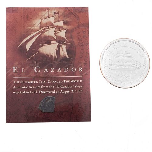 Dos monedas 1/2 real de Naufragio del Cazador con certificado y moneda del cazador. Estuche.