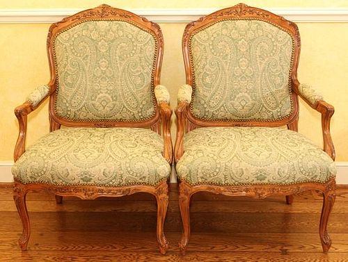 SHERRILL LOUIS XV STYLE CARVED WALNUT ARMCHAIRS