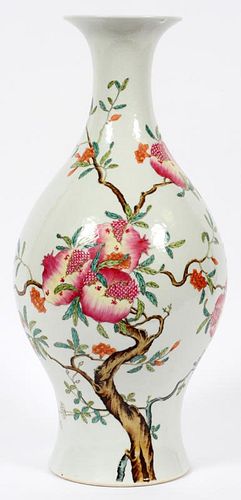 CHINESE HAND PAINTED PORCELAIN VASE