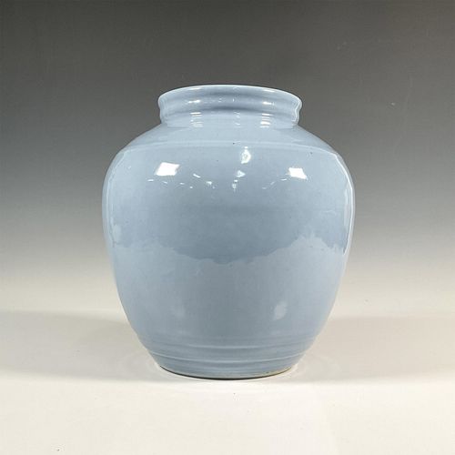 Chinese Yongzheng Clair-de-Lune Porcelain Vase