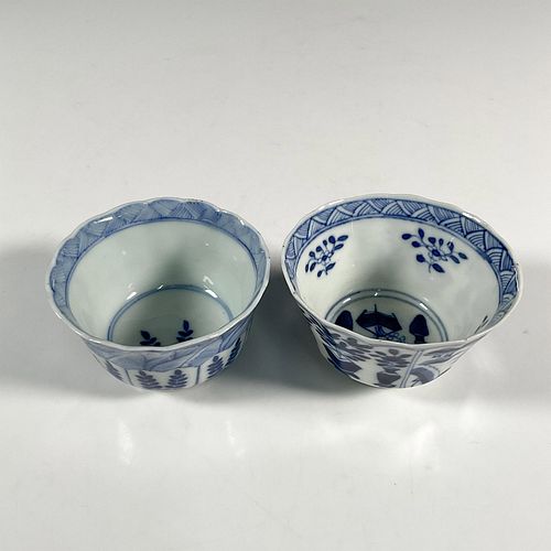 Pair of Chinese Kangxi Porcelain Tea Cups