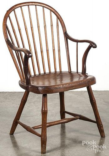 Bowback Windsor armchair, early 19th c., branded indistinctly Grundy?