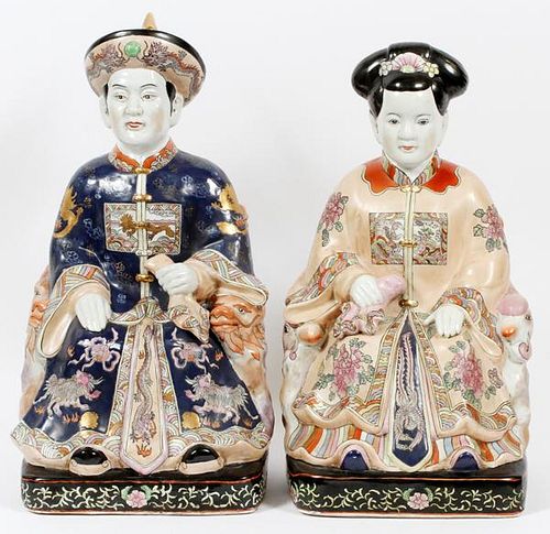 CHINESE PORCELAIN SEATED FIGURES 2 PIECES