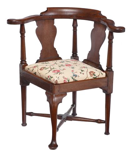 New England Queen Anne Walnut Corner Chair
